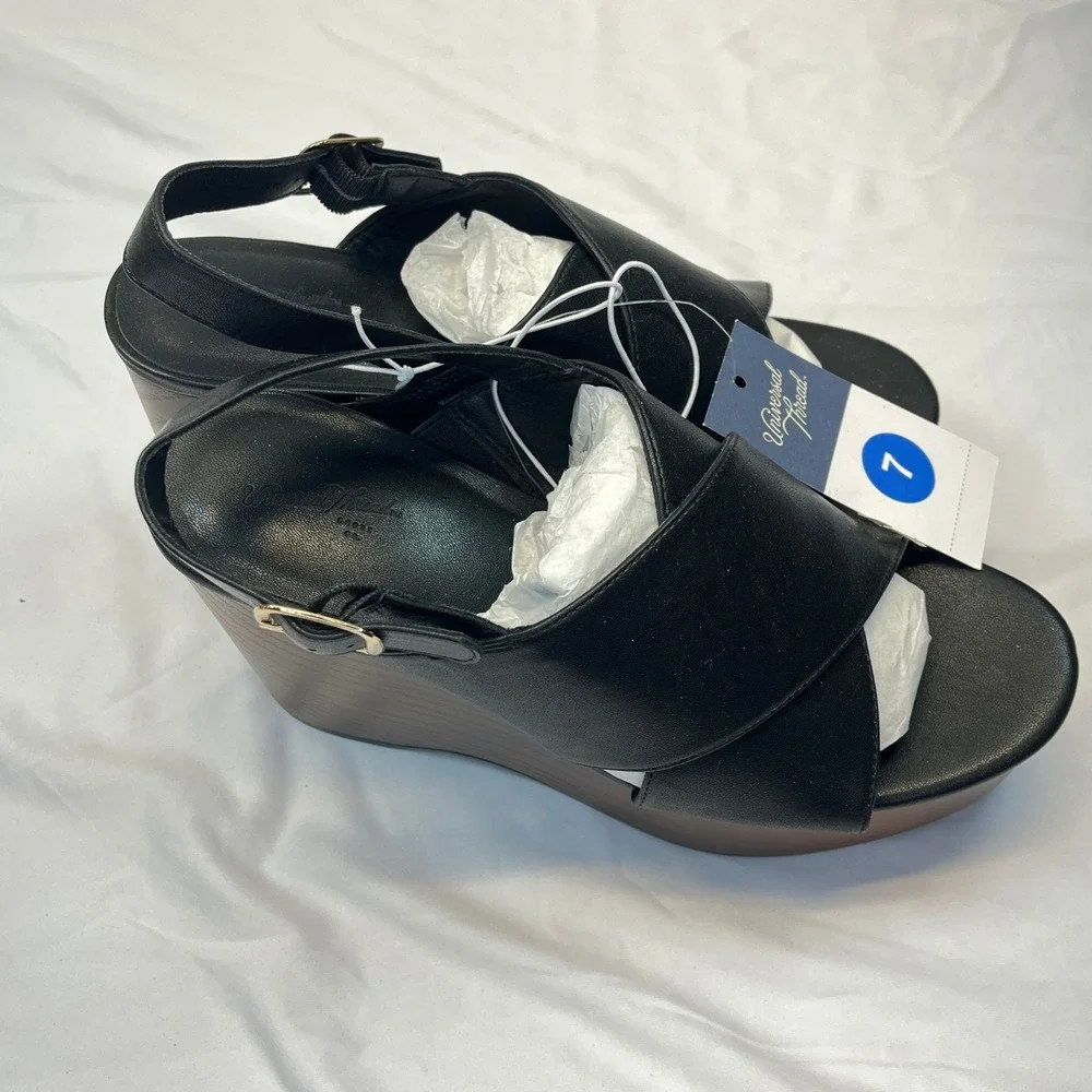 Women's Naomi Wood Wedge Heels with Memory Foam Insole - Universal Thread Size 7 - Picture 4 of 9